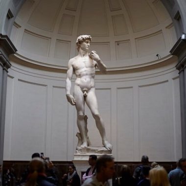 بالأرقام: اكتشف متوسط طول وسُمك القضيب الطبيعي (دراسات حديثة)